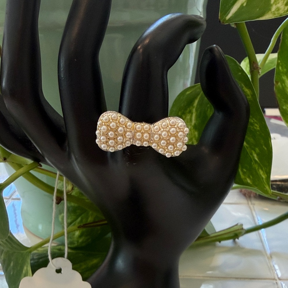 Source Unknown Pearl Bow Ring